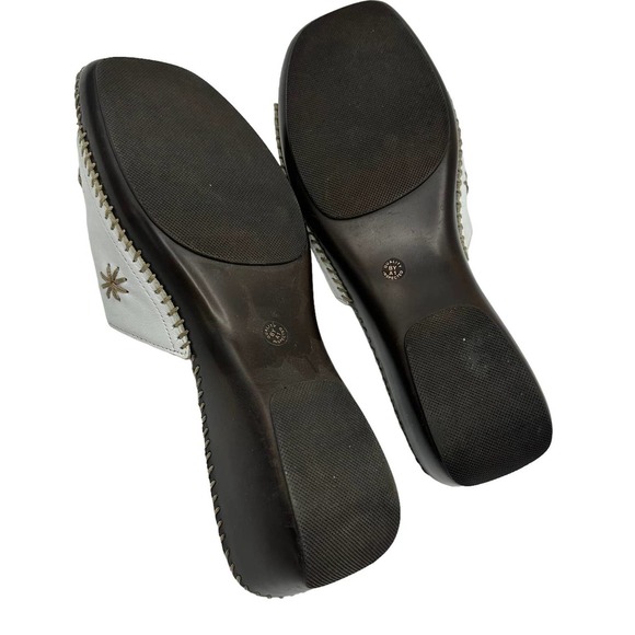 ST JOHN’S BAY WHITE STARFISH DESIGN SLIDE ON SANDALS SIZE 10M - Picture 4 of 4